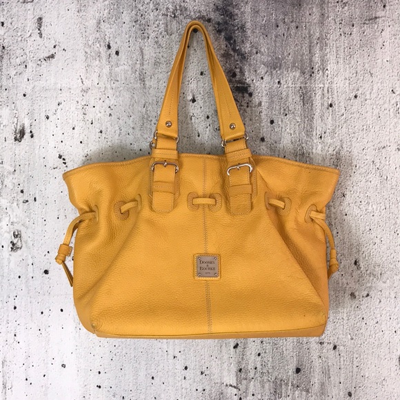 Dooney & Bourke Handbags - Dooney & Bourke Chiara purse